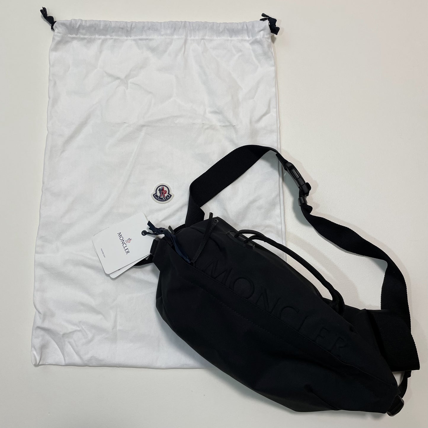 MONCLER モンクレール ボディバッグ ウエストバッグ ウエストポーチ ベルト メンズ レディース シンプル ロゴ ブラック