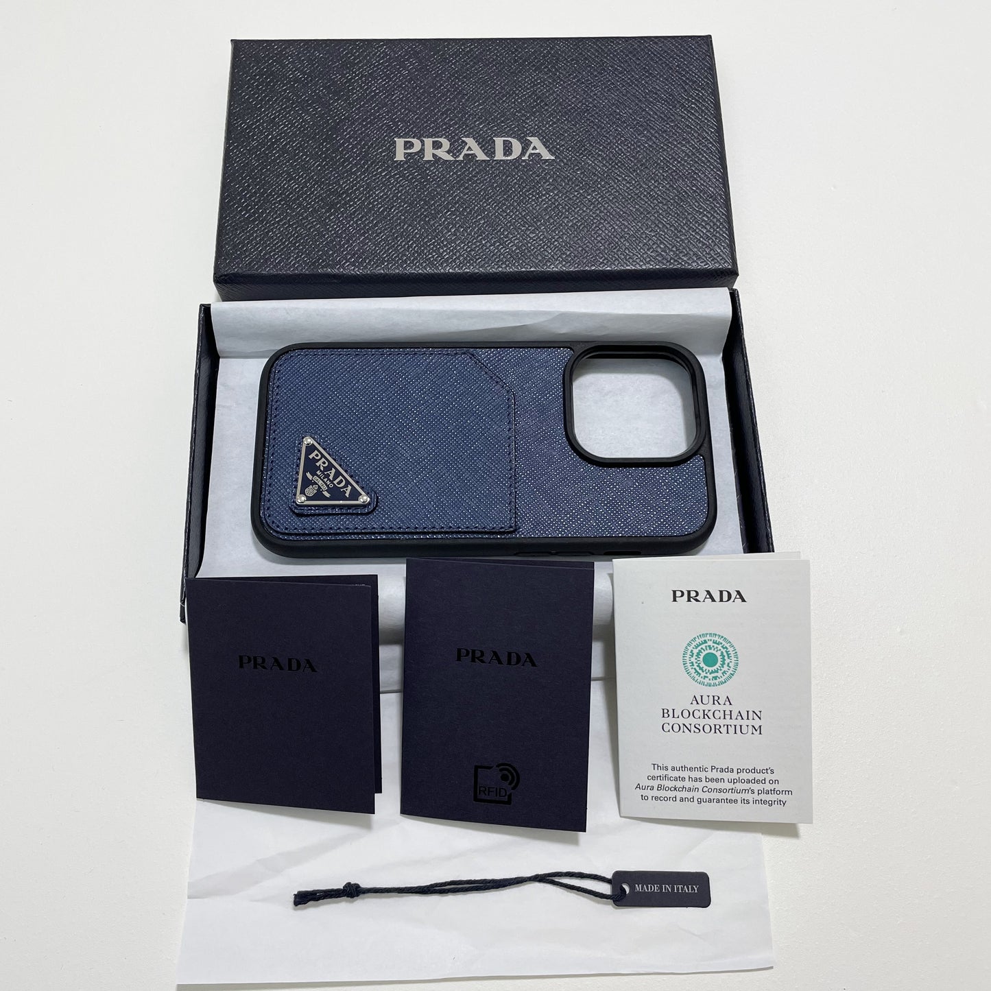 PRADA プラダ iPhone14 Pro ケース スマホケース ロゴ レザー シンプル 紺 ネイビー サフィアーノ 新品未使用