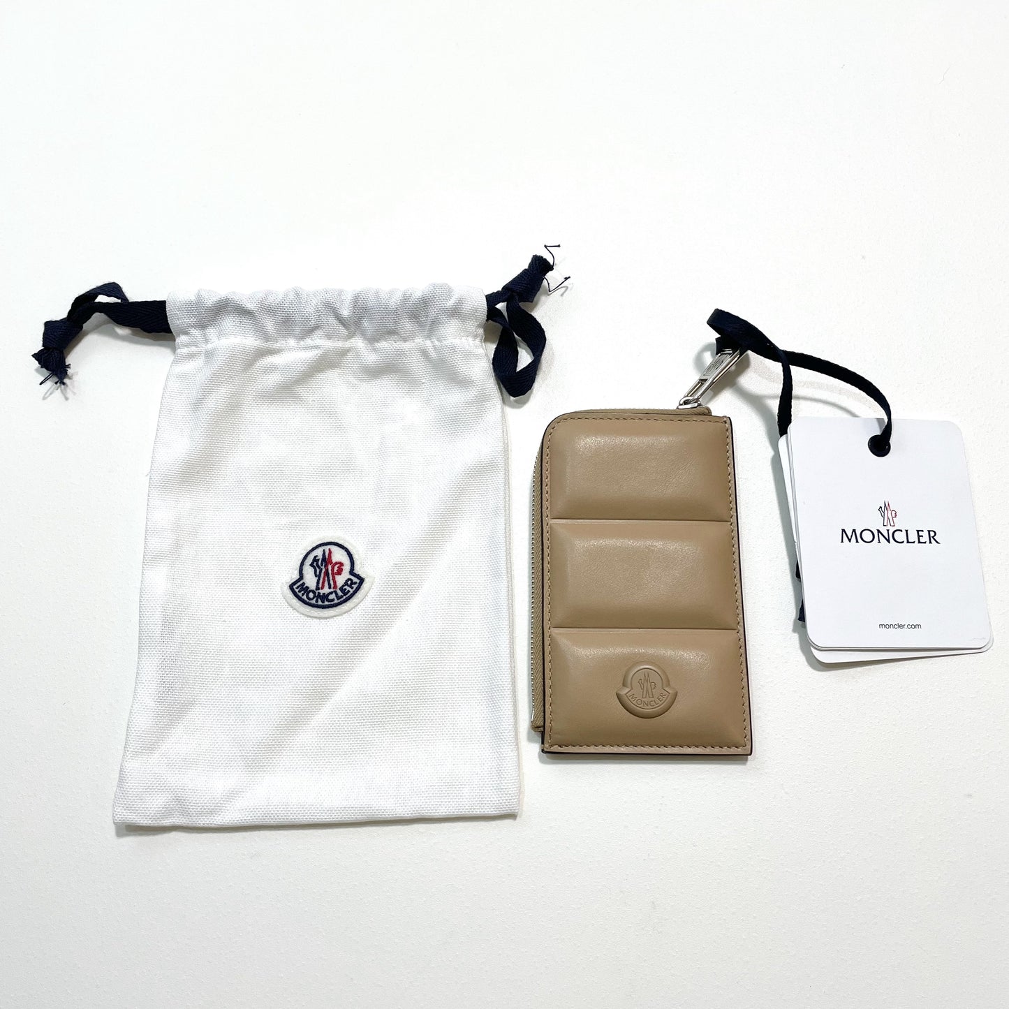 MONCLER モンクレール フラグメントケース コインケース カードケース コンパクト レザー メンズ シンプル ロゴ ベージュ