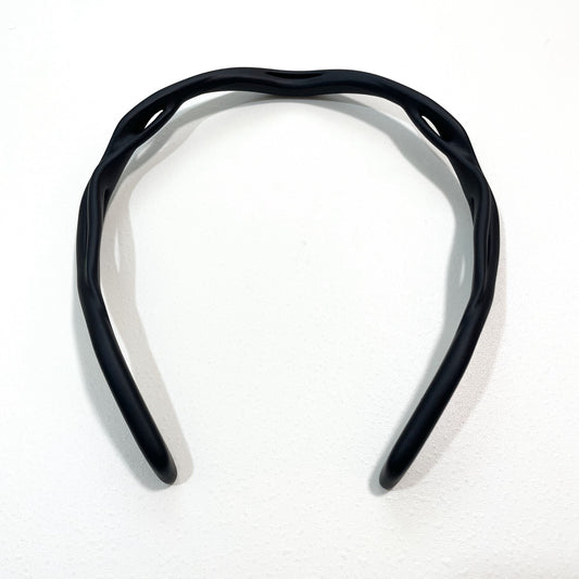 PRADA プラダ カチューシャ ヘアアクセサリー レディース シンプル エンボス ロゴ ボックス 上品 黒 ブラック 新品未使用