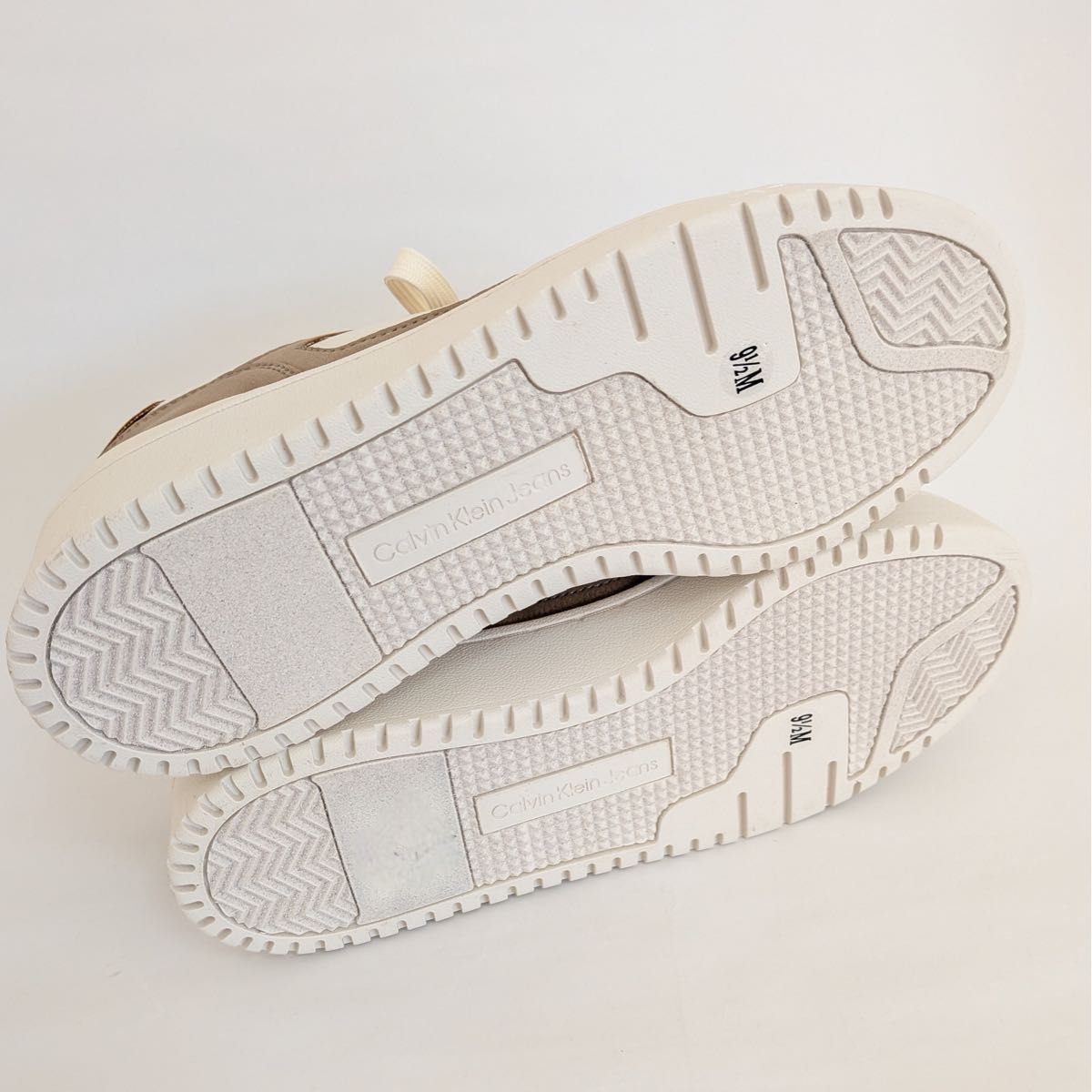 Calvin Klein スニーカー ベージュ 人気色 CKロゴ ワンポイント 27.5cm