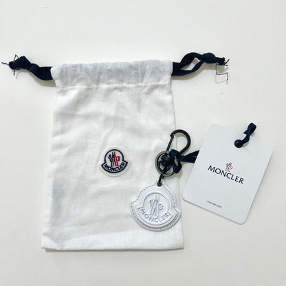 モンクレール ロゴワッペン ホワイト キーホルダー キーリング バッグチャーム
