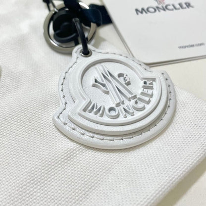 モンクレール ロゴワッペン ホワイト キーホルダー キーリング バッグチャーム