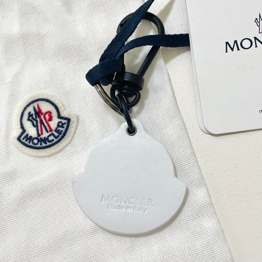 モンクレール ロゴワッペン ホワイト キーホルダー キーリング バッグチャーム