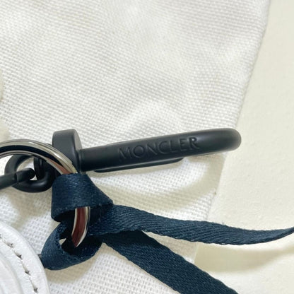 モンクレール ロゴワッペン ホワイト キーホルダー キーリング バッグチャーム