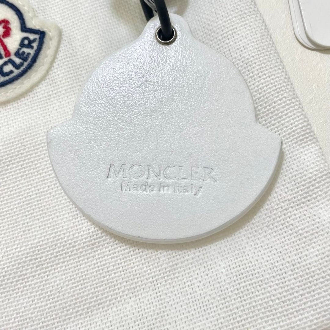 モンクレール ロゴワッペン ホワイト キーホルダー キーリング バッグチャーム