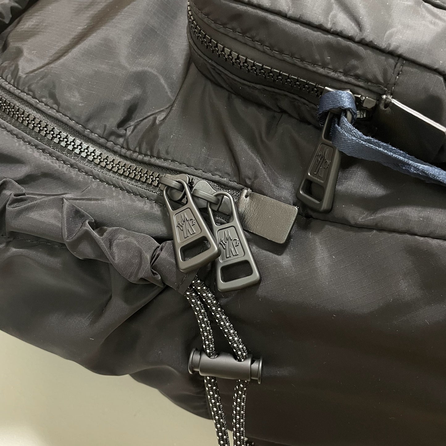 MONCLER モンクレール リュックサック バックパック ナイロン 大容量 メンズ レディース シンプル ロゴ 黒 新品未使用