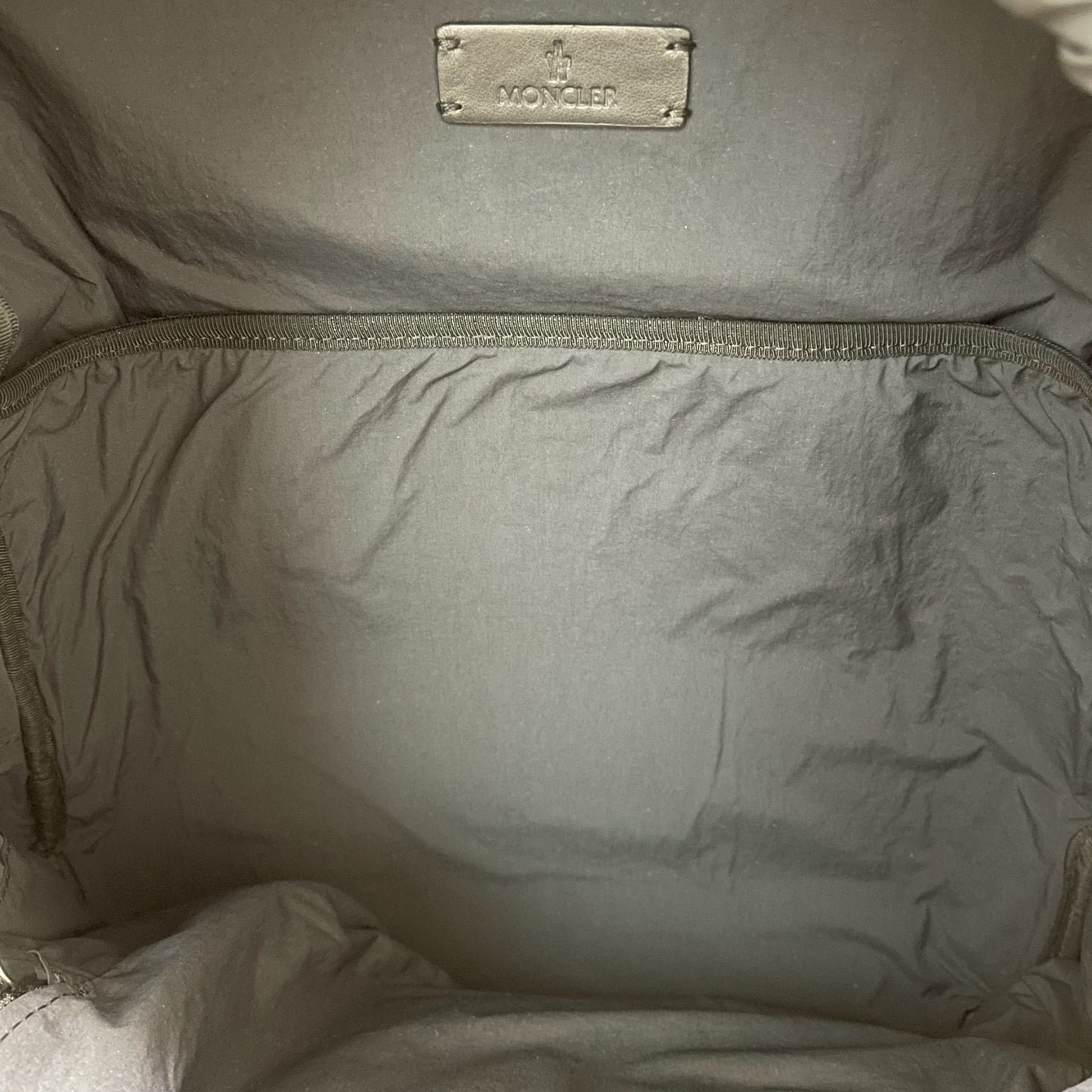 MONCLER モンクレール リュックサック バックパック ナイロン 大容量 メンズ レディース シンプル ロゴ 黒 新品未使用