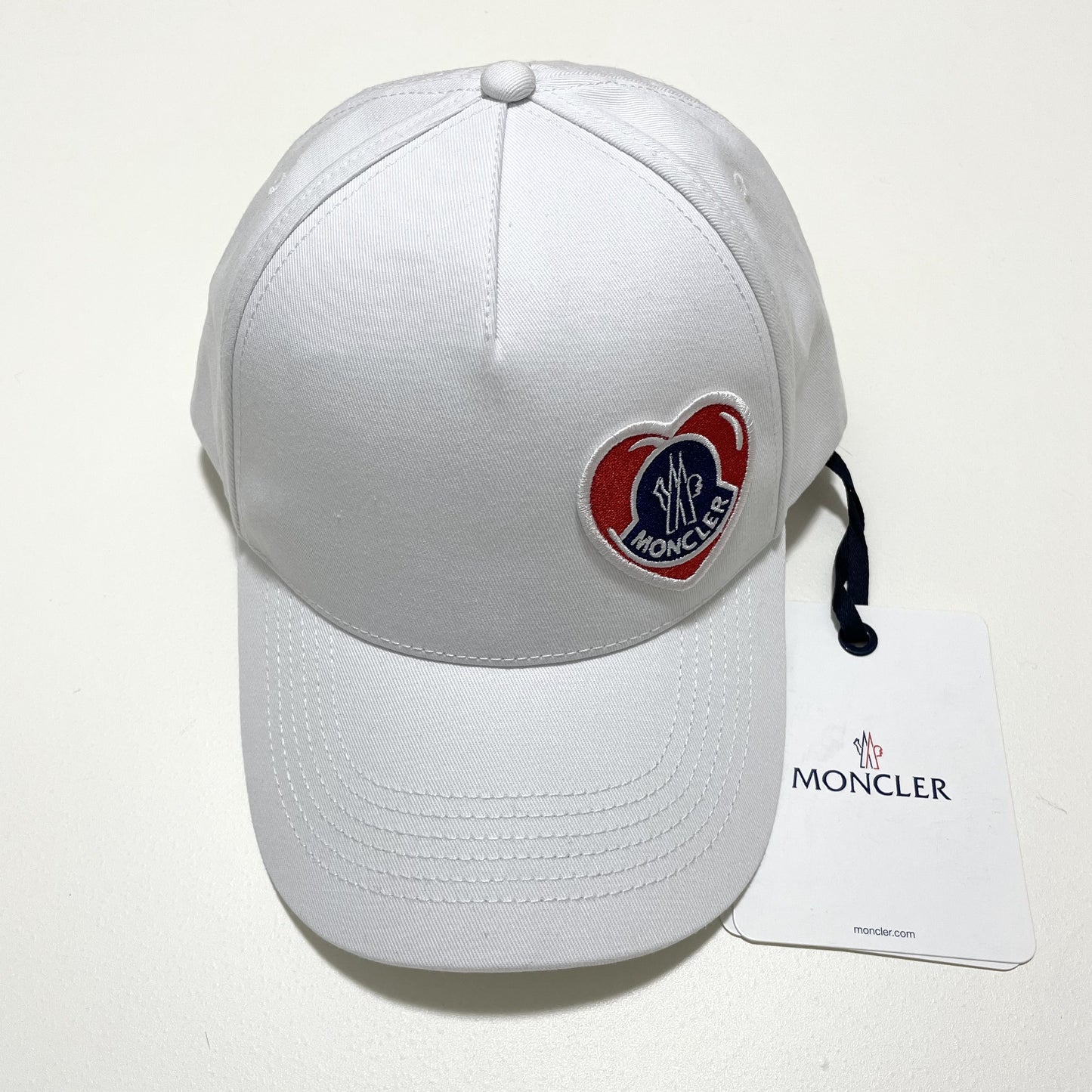 MONCLER モンクレール ベースボールキャップ 帽子 ロゴ ワッペン ハート シンプル おしゃれ 白 ホワイト 新品未使用