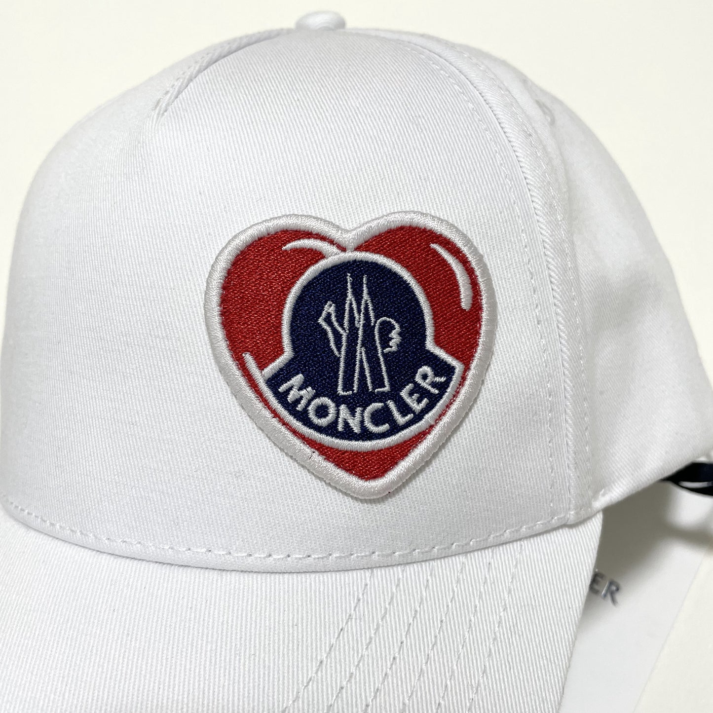 MONCLER モンクレール ベースボールキャップ 帽子 ロゴ ワッペン ハート シンプル おしゃれ 白 ホワイト 新品未使用