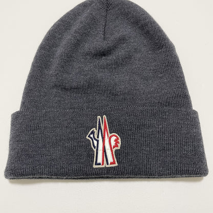 MONCLER モンクレール ニットキャップ ニット帽 帽子 ロゴ ワッペン シンプル メンズ レディース グレー 新品未使用