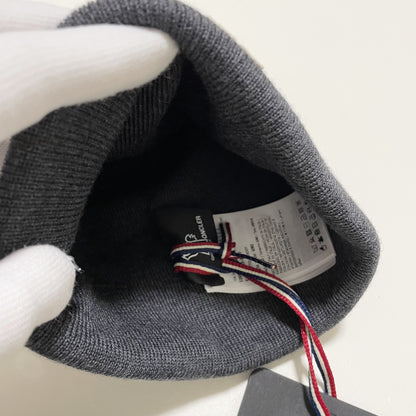 MONCLER モンクレール ニットキャップ ニット帽 帽子 ロゴ ワッペン シンプル メンズ レディース グレー 新品未使用
