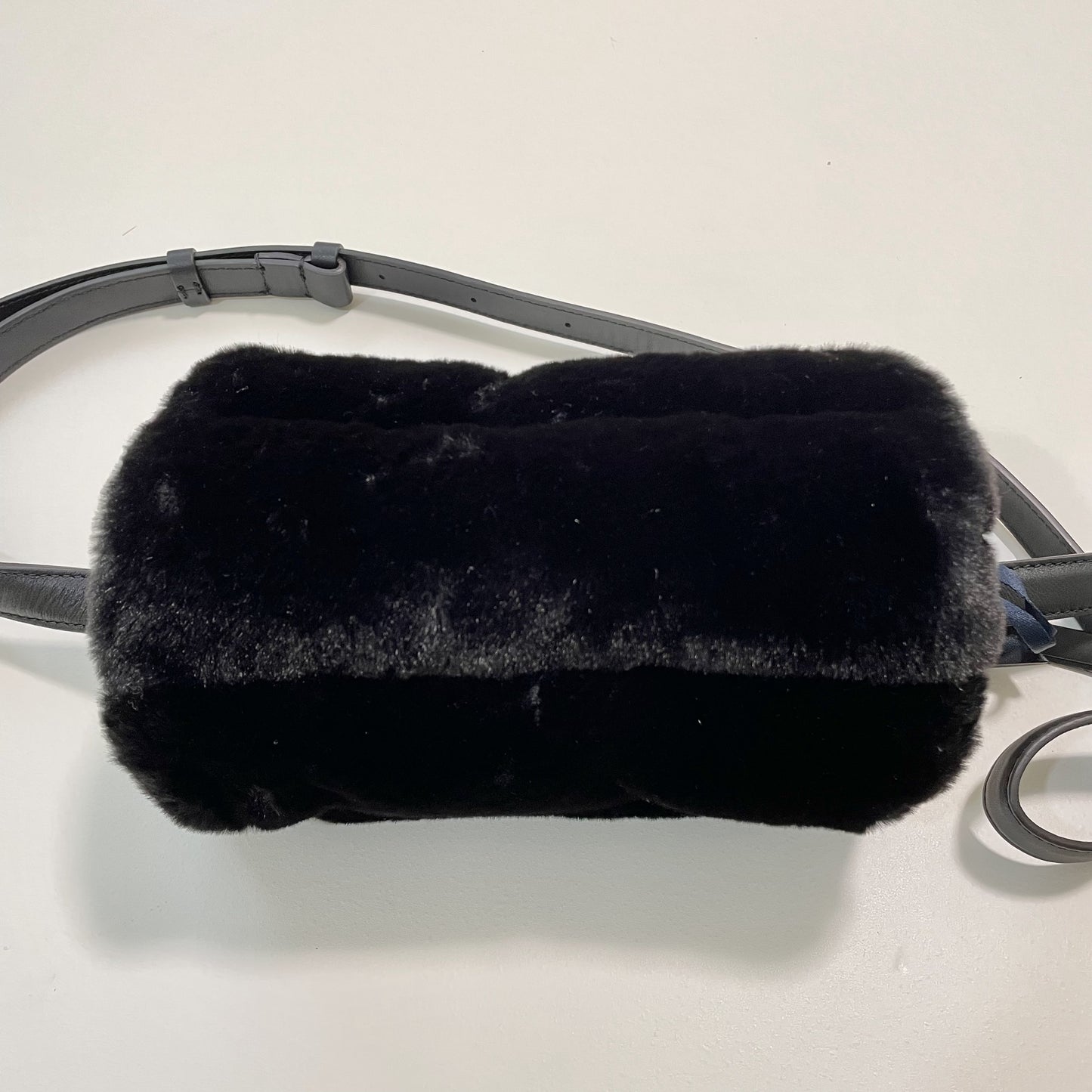 MONCLER モンクレール ショルダーバッグ ファー ダウン レディース KEONI NEW ロゴ 黒 ブラック 新品未使用