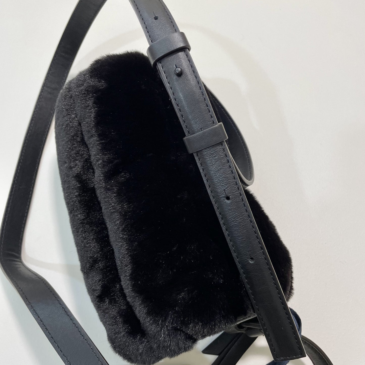 MONCLER モンクレール ショルダーバッグ ファー ダウン レディース KEONI NEW ロゴ 黒 ブラック 新品未使用