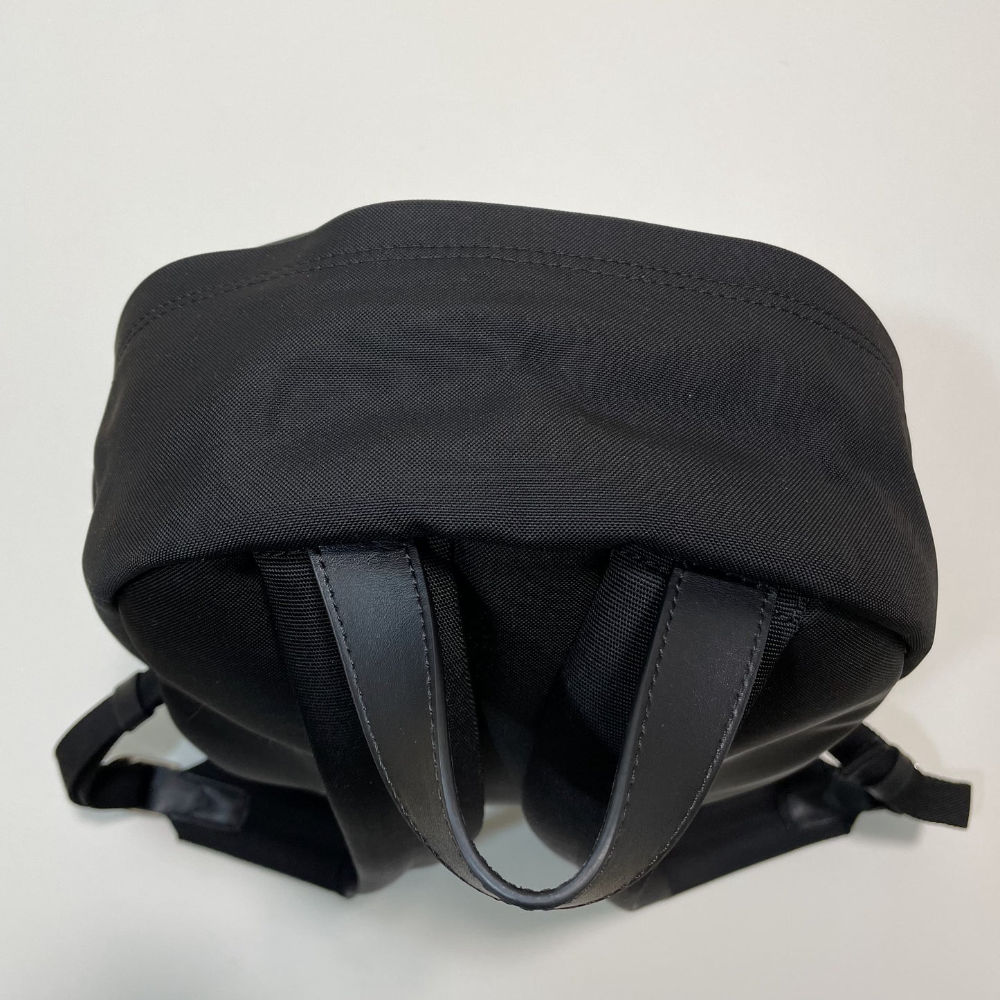 MONCLER モンクレール リュックサック バックパック ナイロン 大容量 メンズ レディース シンプル ロゴ 黒 ブラック