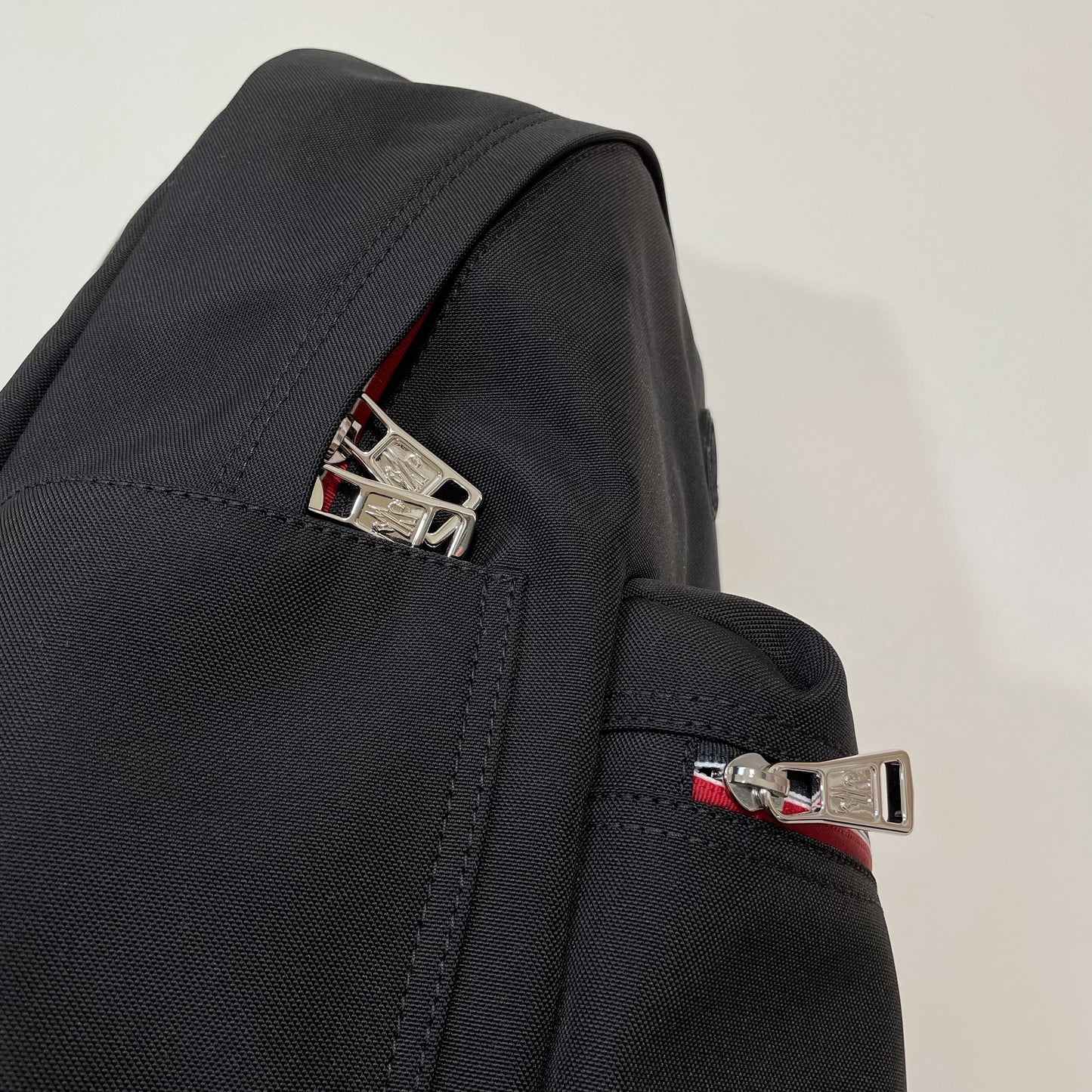 MONCLER モンクレール リュックサック バックパック ナイロン 大容量 メンズ レディース シンプル ロゴ 黒 ブラック