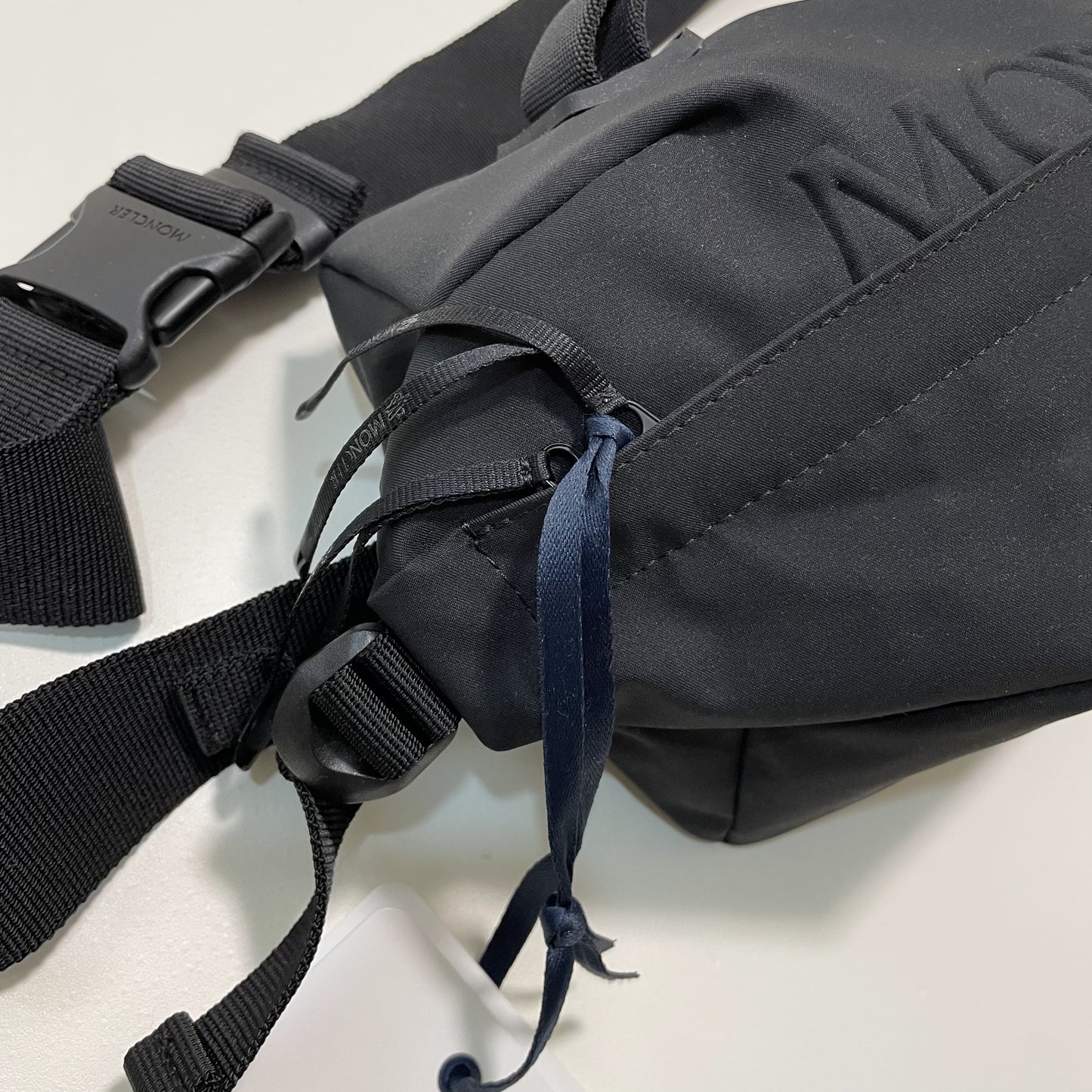 MONCLER モンクレール ボディバッグ ウエストバッグ ウエストポーチ ベルト メンズ レディース シンプル ロゴ ブラック