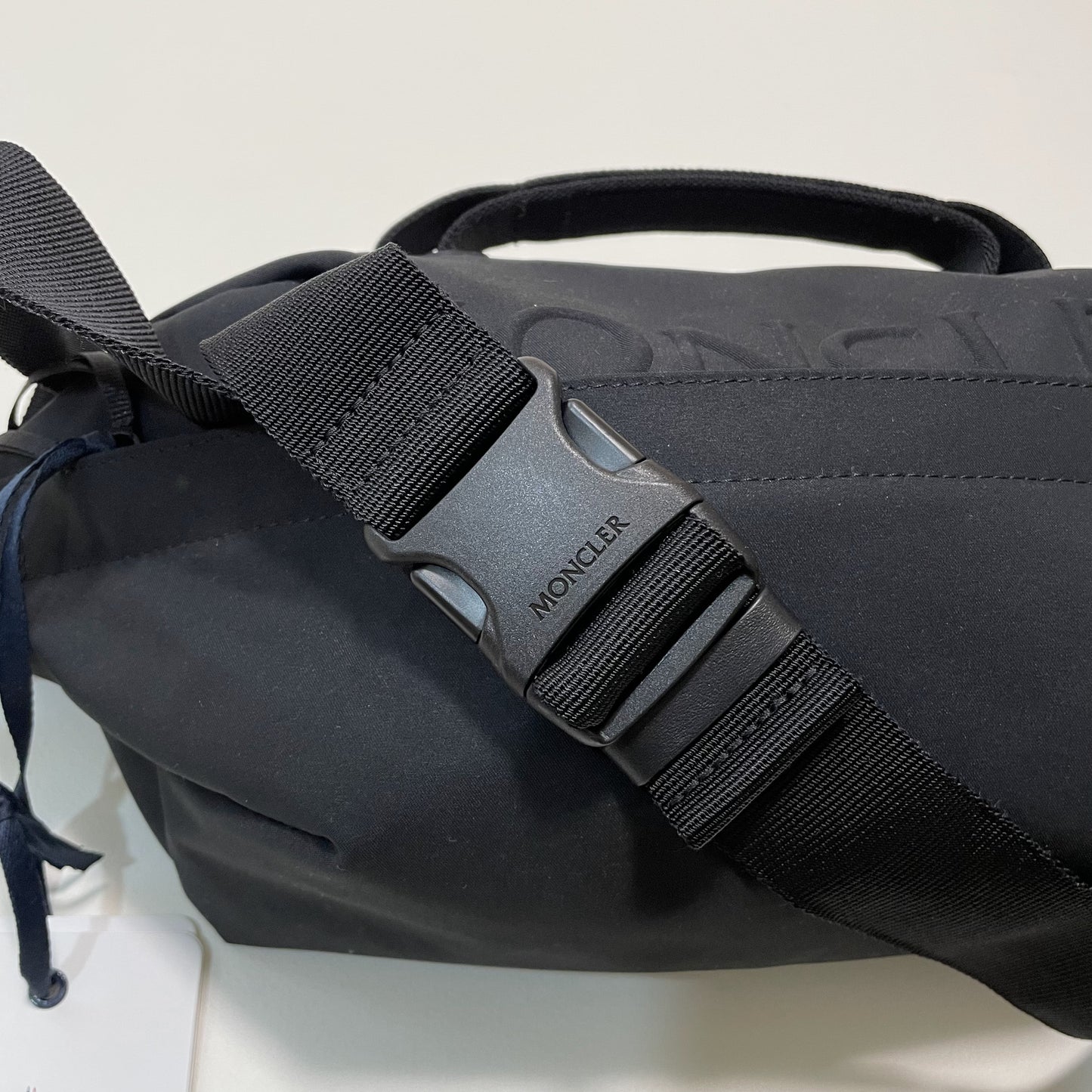 MONCLER モンクレール ボディバッグ ウエストバッグ ウエストポーチ ベルト メンズ レディース シンプル ロゴ ブラック