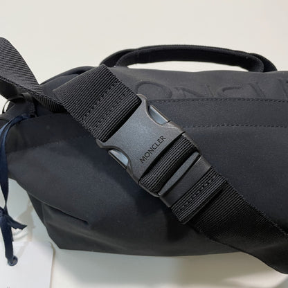 MONCLER モンクレール ボディバッグ ウエストバッグ ウエストポーチ ベルト メンズ レディース シンプル ロゴ ブラック