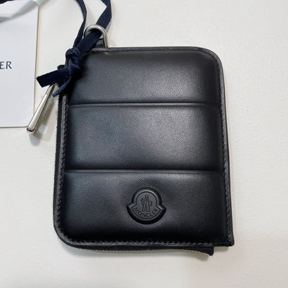 MONCLER モンクレール ミニ財布 コインケース 小銭入れ ウォレット コンパクト レザー メンズ シンプル ロゴ ブラック