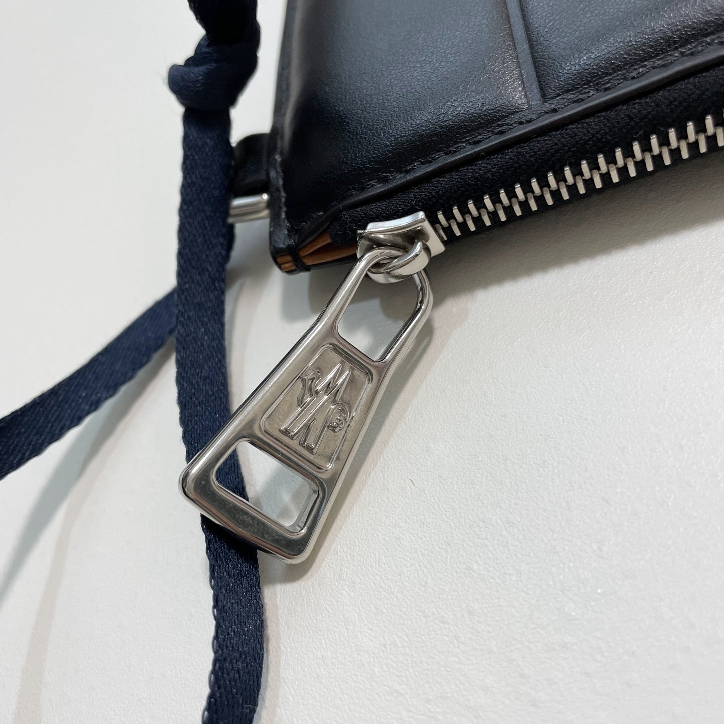 MONCLER モンクレール ミニ財布 コインケース 小銭入れ ウォレット コンパクト レザー メンズ シンプル ロゴ ブラック