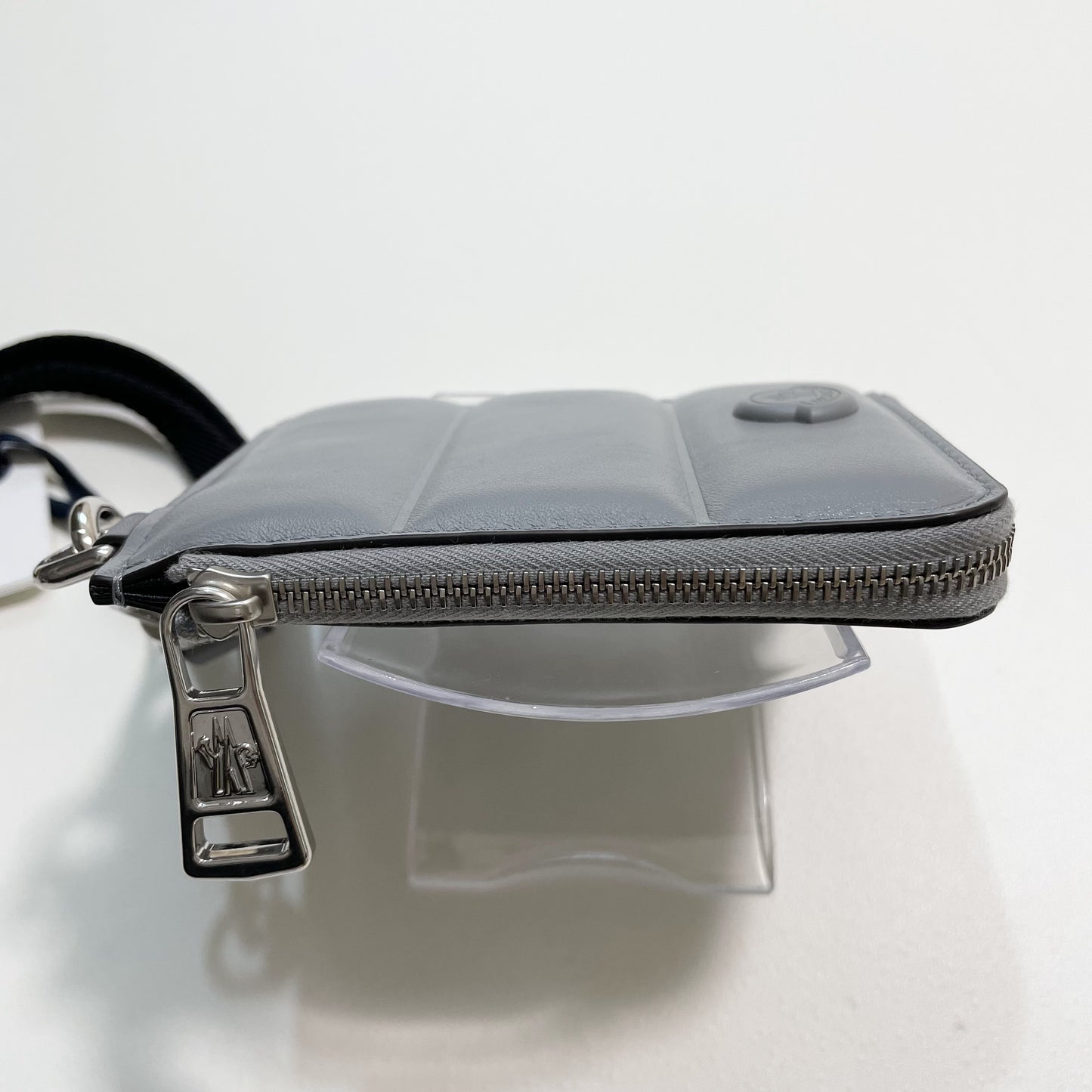 MONCLER モンクレール ミニ財布 コインケース 小銭入れ ウォレット コンパクト レザー メンズ シンプル ロゴ グレー