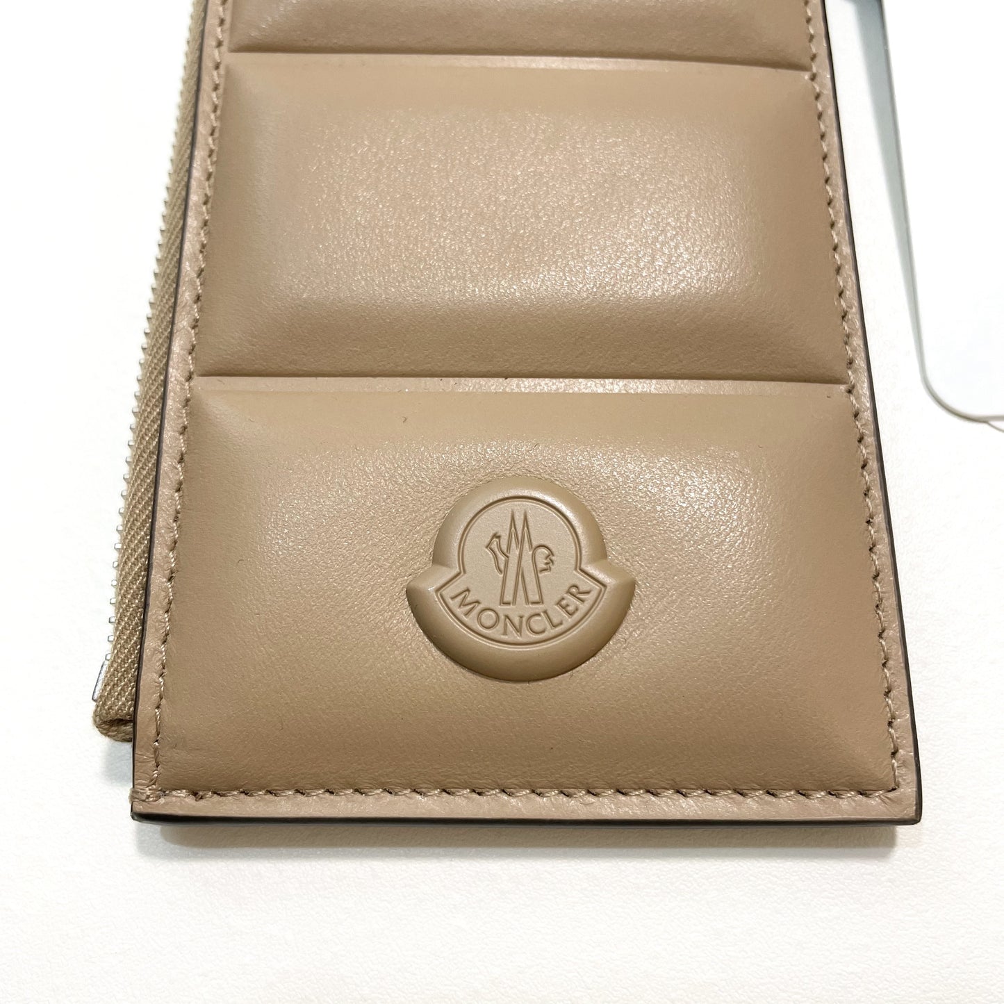 MONCLER モンクレール フラグメントケース コインケース カードケース コンパクト レザー メンズ シンプル ロゴ ベージュ