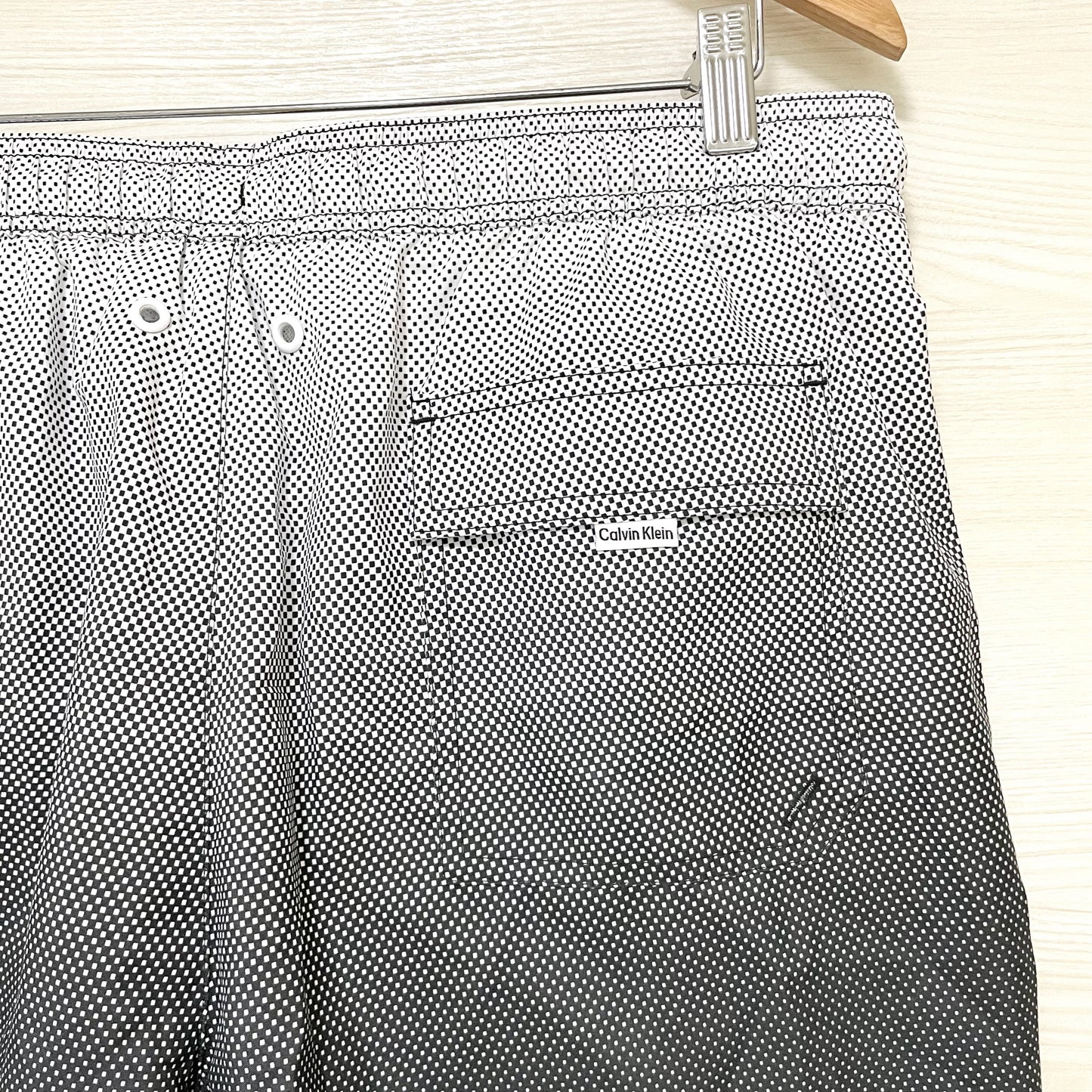 カルバンクライン 水着 L スイムウエア ボードショーツ メンズ グラデ 黒