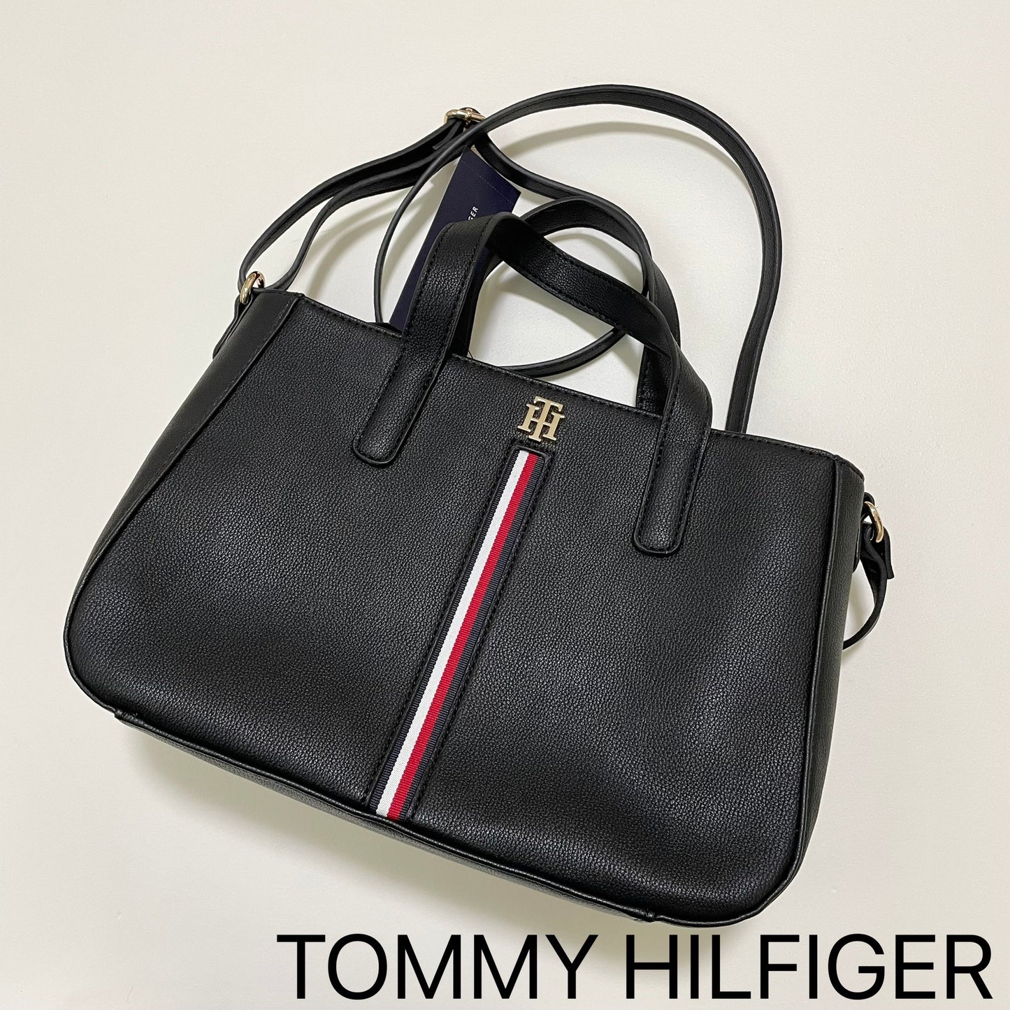 TOMMY HILFIGER トミーヒルフィガー ショルダーバッグ 斜め掛け レディース シンプル ロゴ トリコロール ブラック