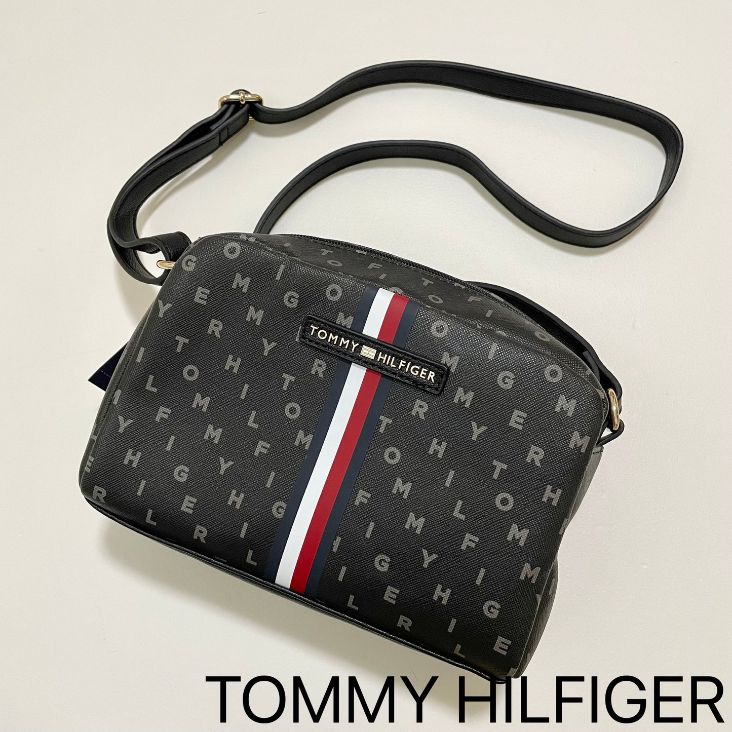 TOMMY HILFIGER トミーヒルフィガー ショルダーバッグ 斜め掛け ミニバッグ レディース トリコロール 総柄 ブラック