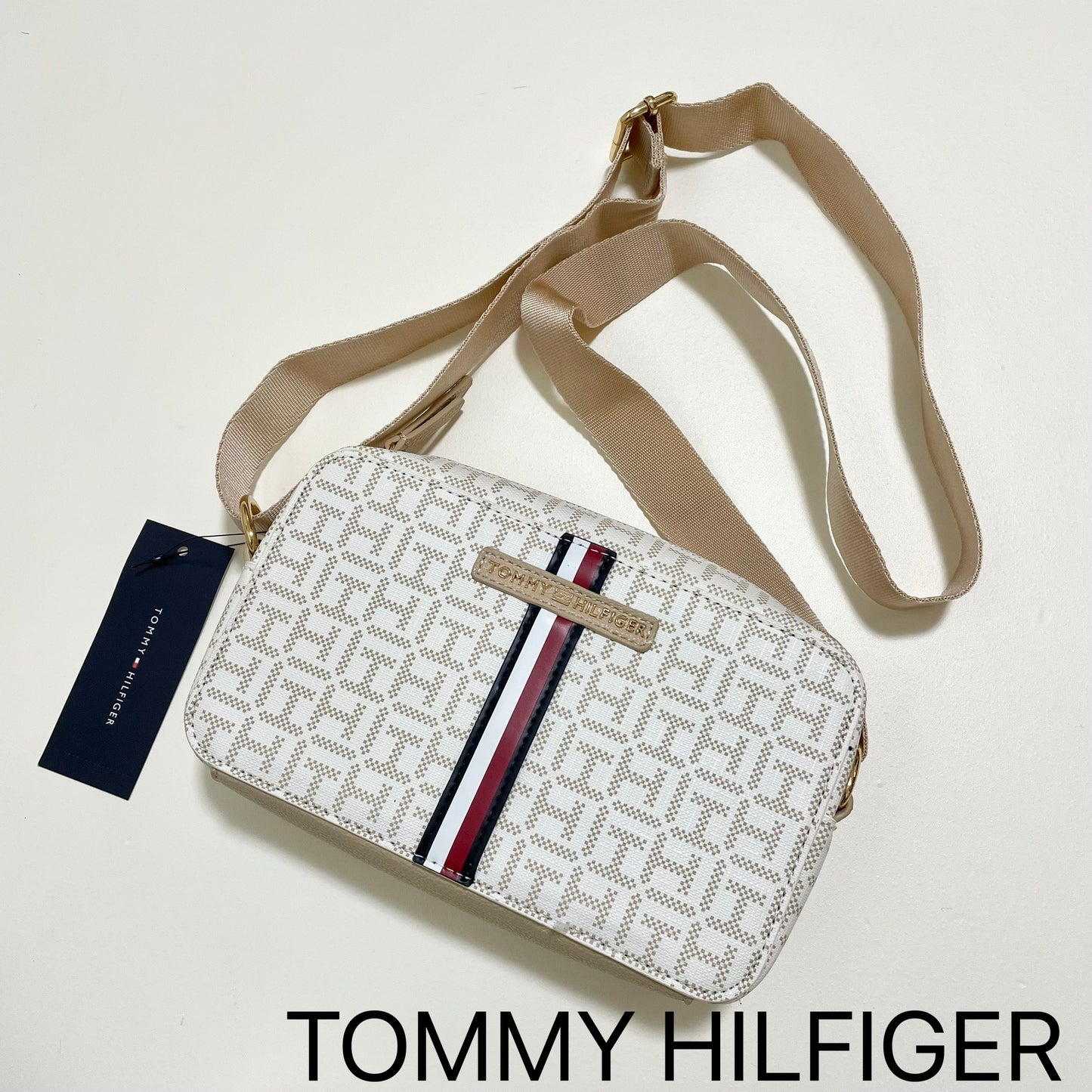 TOMMY HILFIGER トミーヒルフィガー ショルダーバッグ 斜め掛け ミニバッグ レディース 総柄 ロゴ ベージュ
