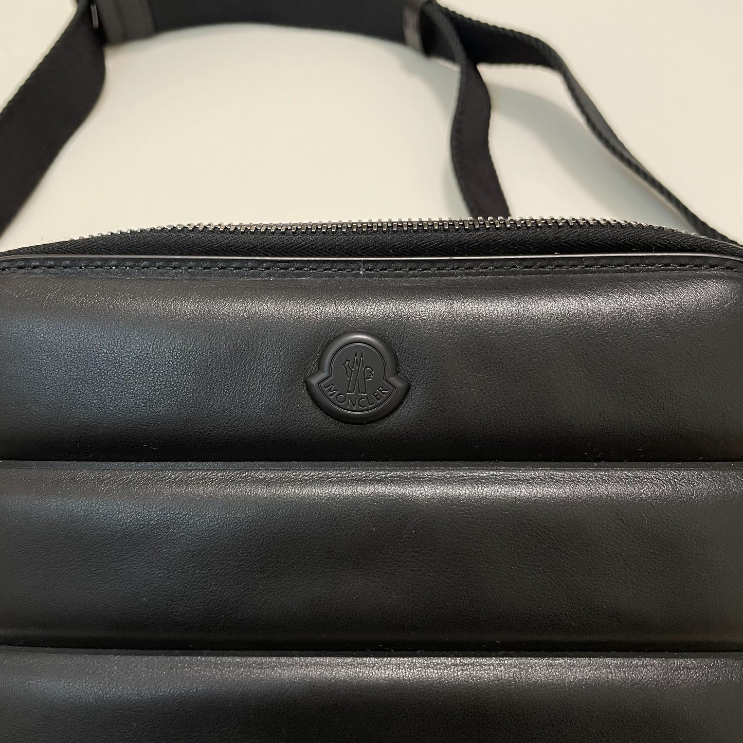 MONCLER モンクレール ショルダーバッグ クロスボディ キルティング 斜め掛け レザー シンプル 黒 ブラック 新品未使用