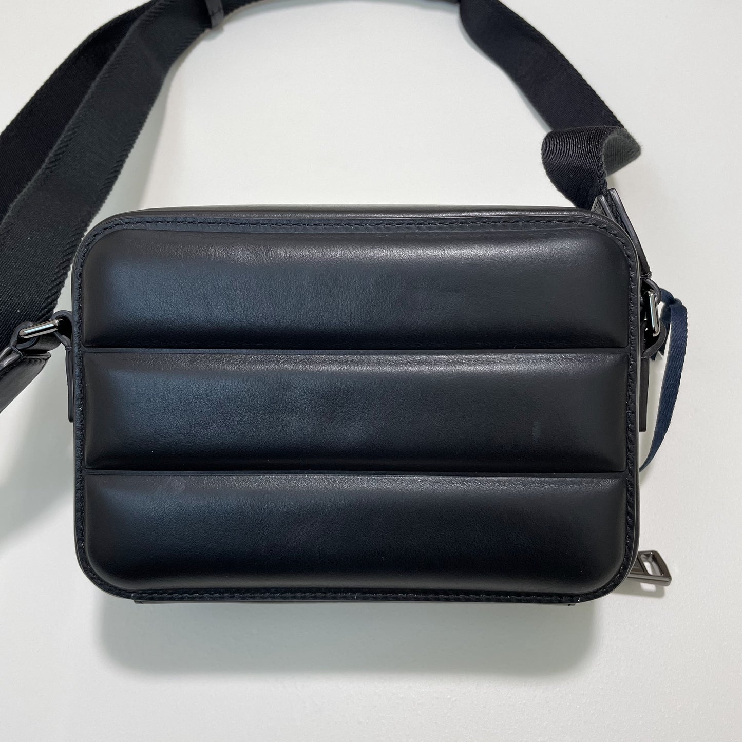 MONCLER モンクレール ショルダーバッグ クロスボディ キルティング 斜め掛け レザー シンプル 黒 ブラック 新品未使用