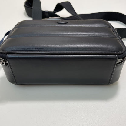 MONCLER モンクレール ショルダーバッグ クロスボディ キルティング 斜め掛け レザー シンプル 黒 ブラック 新品未使用