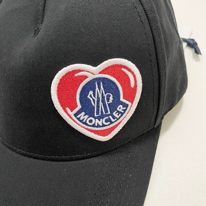 MONCLER モンクレール ベースボーキャップ 帽子 ロゴ ワッペン ハート シンプル おしゃれ 黒 ブラック 新品未使用