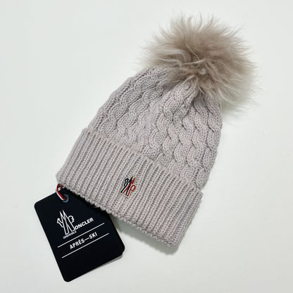 MONCLER モンクレール ニットキャップ ニット帽 帽子 ワッペン ファー 可愛い 冬 レディース ベージュ 新品未使用