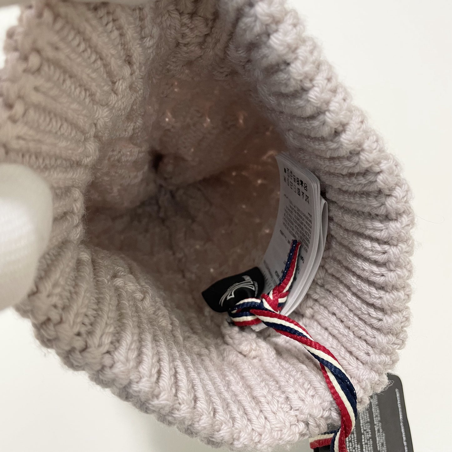 MONCLER モンクレール ニットキャップ ニット帽 帽子 ワッペン ファー 可愛い 冬 レディース ベージュ 新品未使用