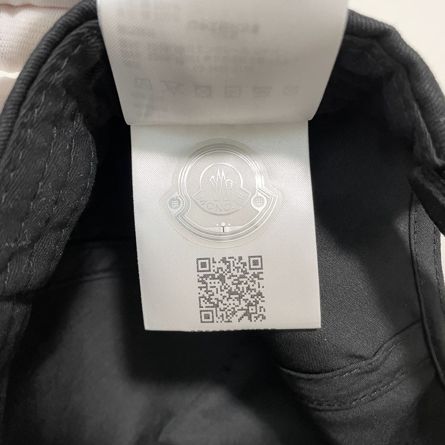 MONCLER モンクレール ベースボーキャップ 帽子 ロゴ ワッペン ハート シンプル おしゃれ 黒 ブラック 新品未使用