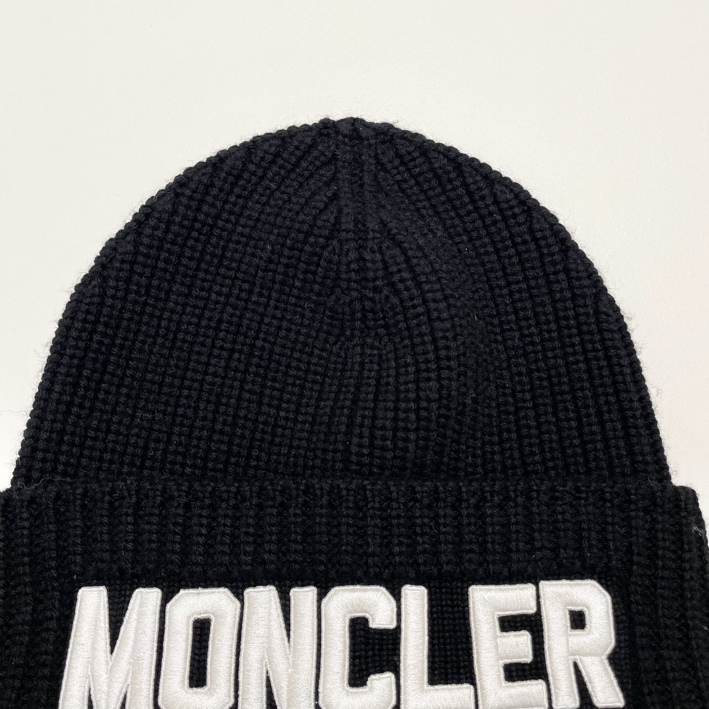 MONCLER モンクレール ニットキャップ ニット帽 帽子 ロゴ ユニセックス 刺繍 メンズ レディース ブラック 新品未使用