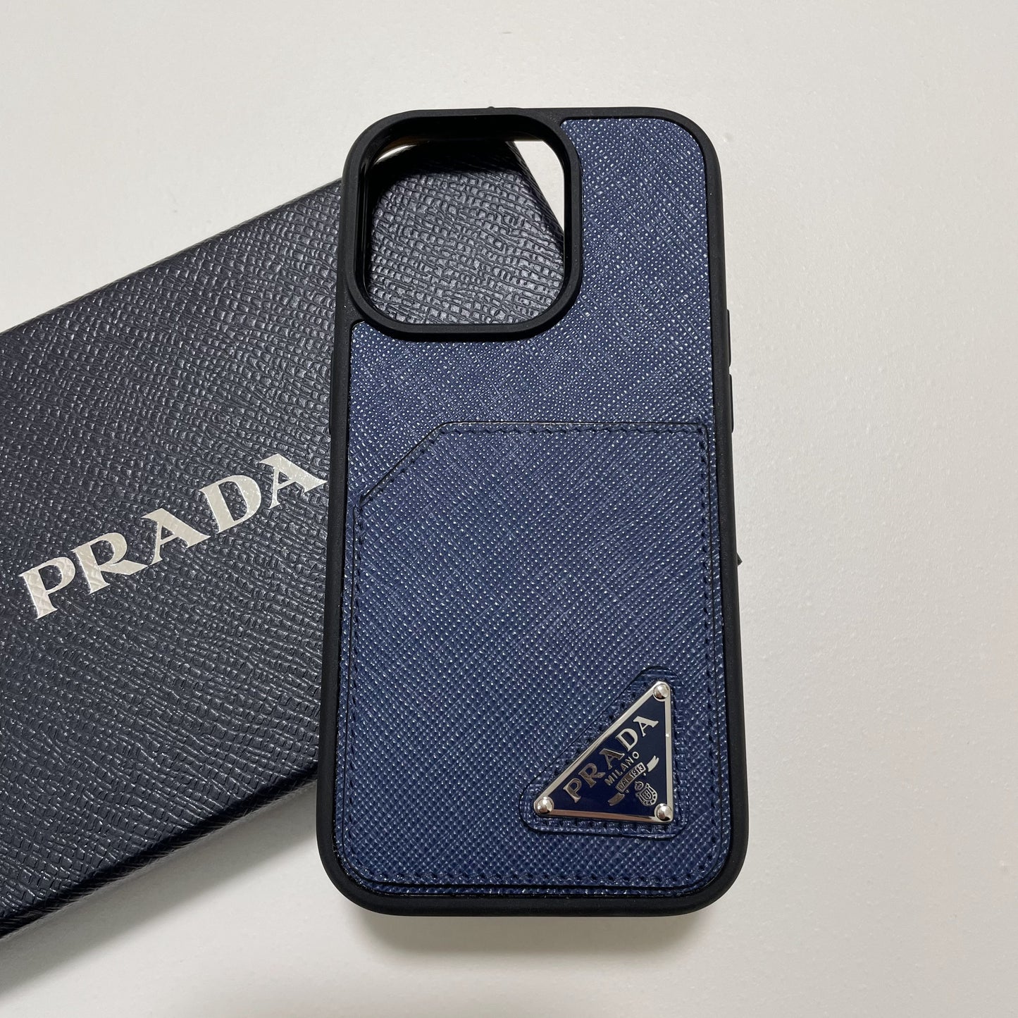 PRADA プラダ iPhone14 Pro ケース スマホケース ロゴ レザー シンプル 紺 ネイビー サフィアーノ 新品未使用