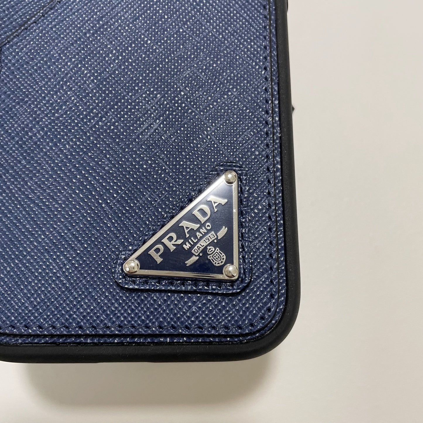PRADA プラダ iPhone14 Pro ケース スマホケース ロゴ レザー シンプル 紺 ネイビー サフィアーノ 新品未使用