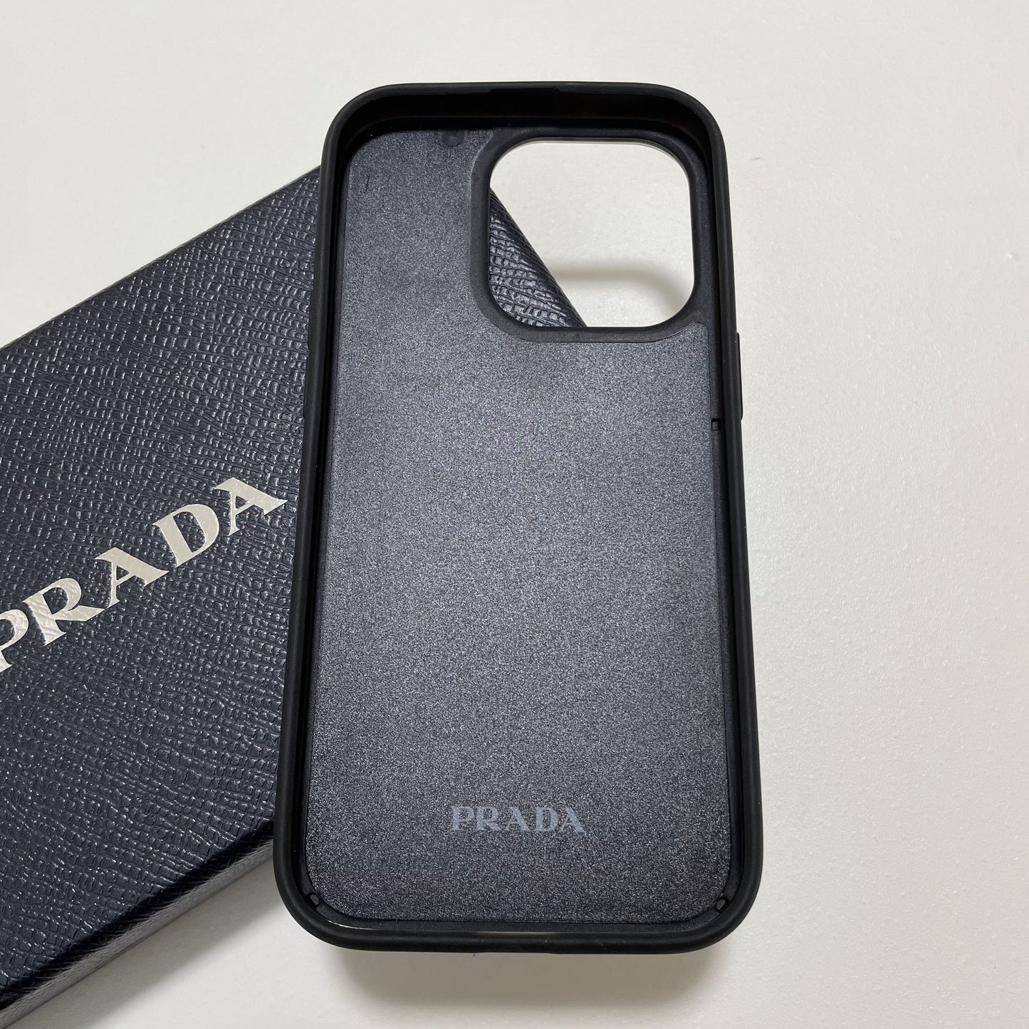 PRADA プラダ iPhone14 Pro ケース スマホケース ロゴ レザー シンプル 紺 ネイビー サフィアーノ 新品未使用