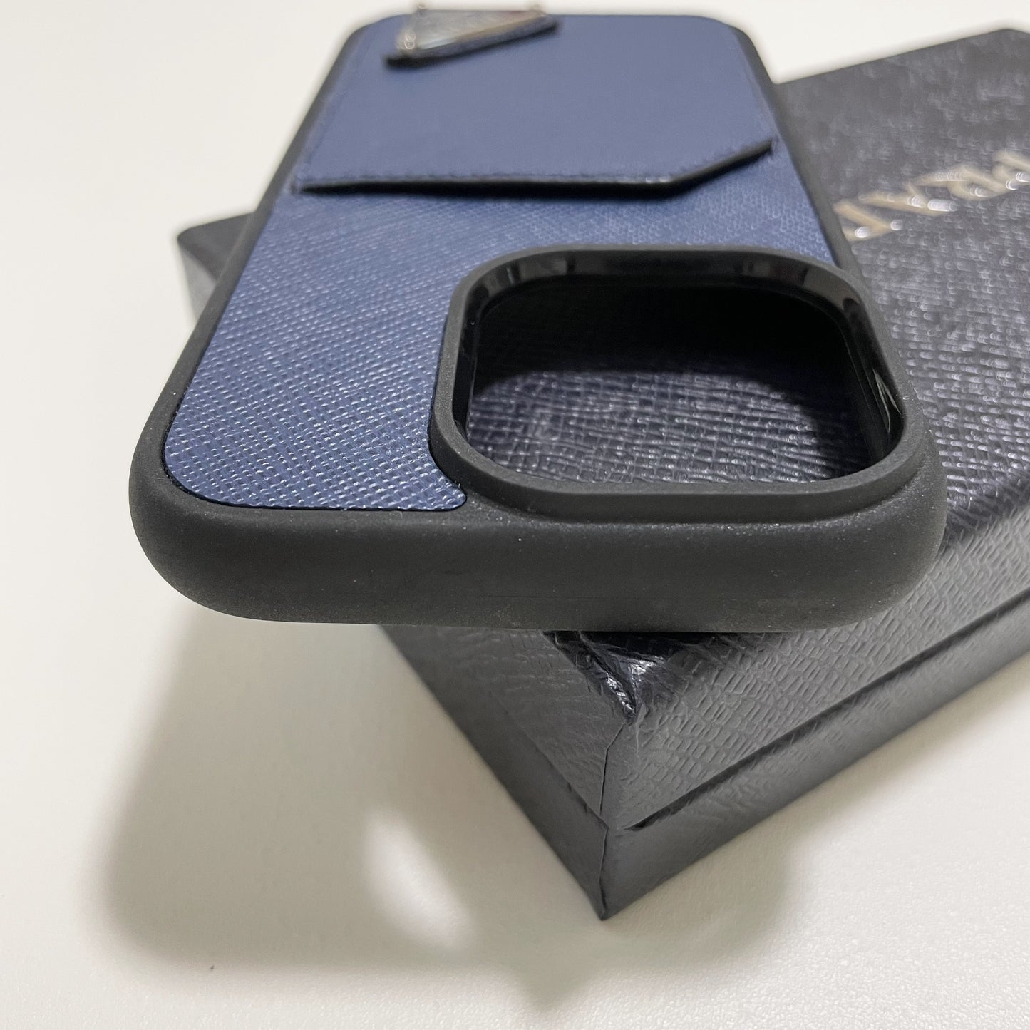 PRADA プラダ iPhone14 Pro ケース スマホケース ロゴ レザー シンプル 紺 ネイビー サフィアーノ 新品未使用