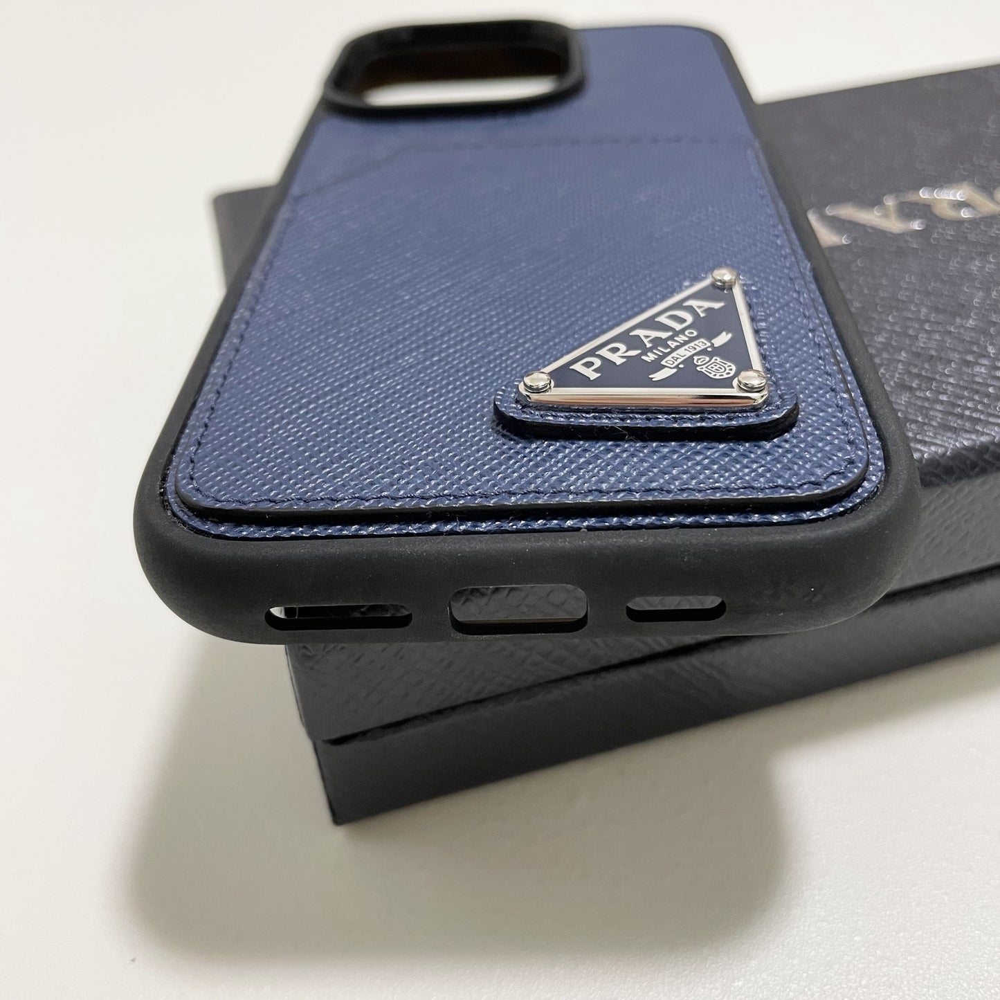 PRADA プラダ iPhone14 Pro ケース スマホケース ロゴ レザー シンプル 紺 ネイビー サフィアーノ 新品未使用