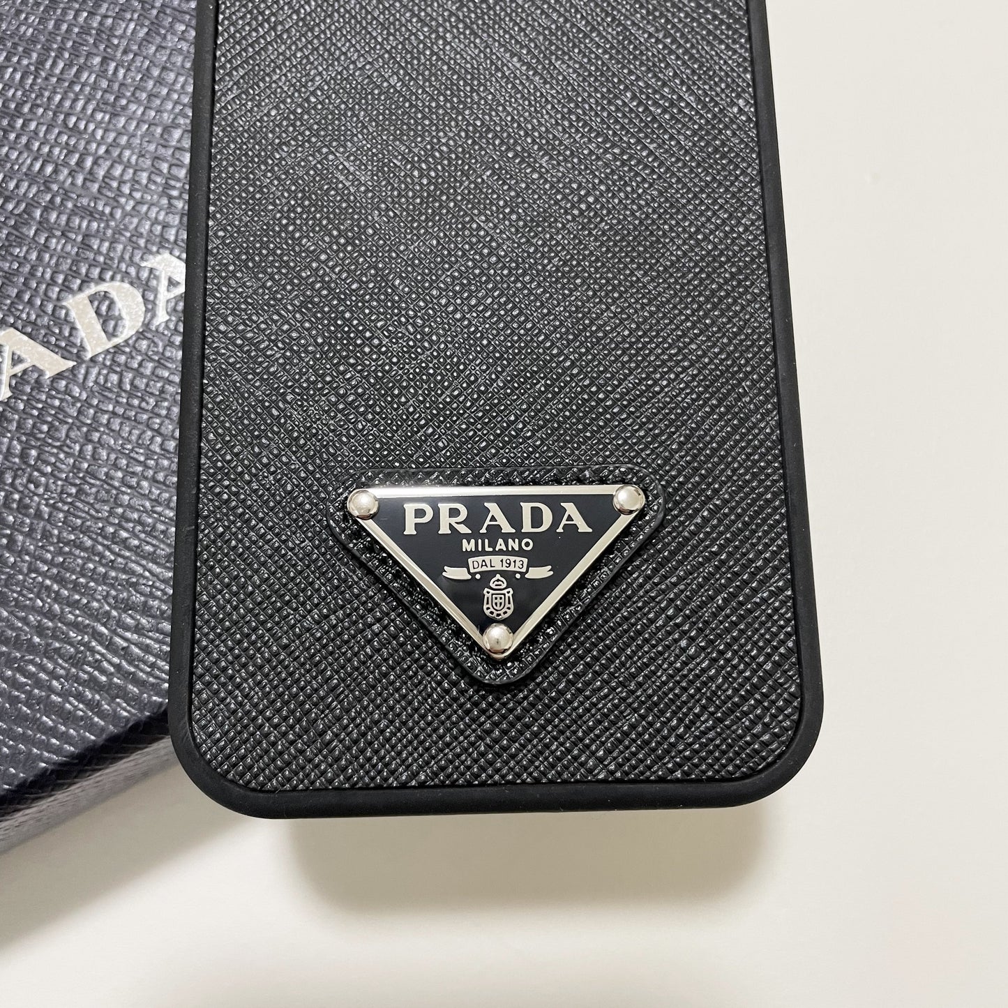 PRADA プラダ iPhone13 mini ケース スマホケース ロゴ NERO 黒 シンプル サフィアーノ 新品未使用