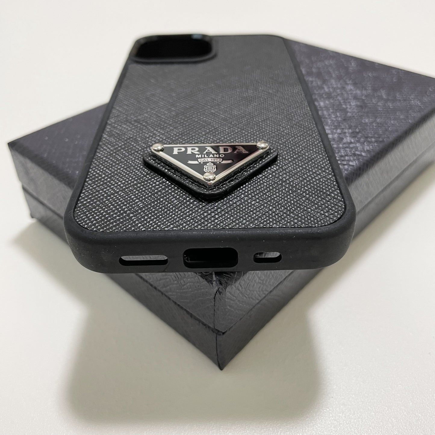 PRADA プラダ iPhone13 mini ケース スマホケース ロゴ NERO 黒 シンプル サフィアーノ 新品未使用