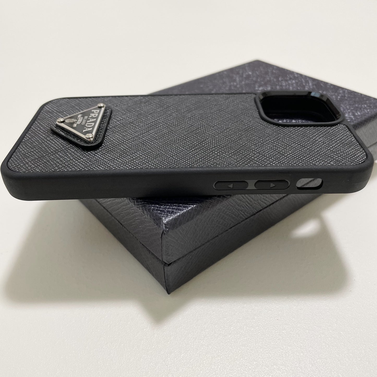 PRADA プラダ iPhone13 mini ケース スマホケース ロゴ NERO 黒 シンプル サフィアーノ 新品未使用