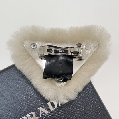 PRADA プラダ ヘアピン ヘアクリップ ヘアアクセサリー レディース ファー 可愛い 上品 おしゃれ アイボリー 新品未使用