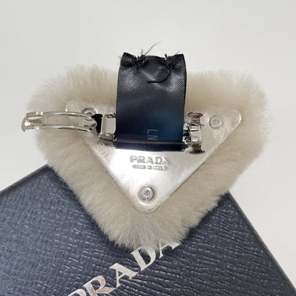 PRADA プラダ ヘアピン ヘアクリップ ヘアアクセサリー レディース ファー 可愛い 上品 おしゃれ アイボリー 新品未使用