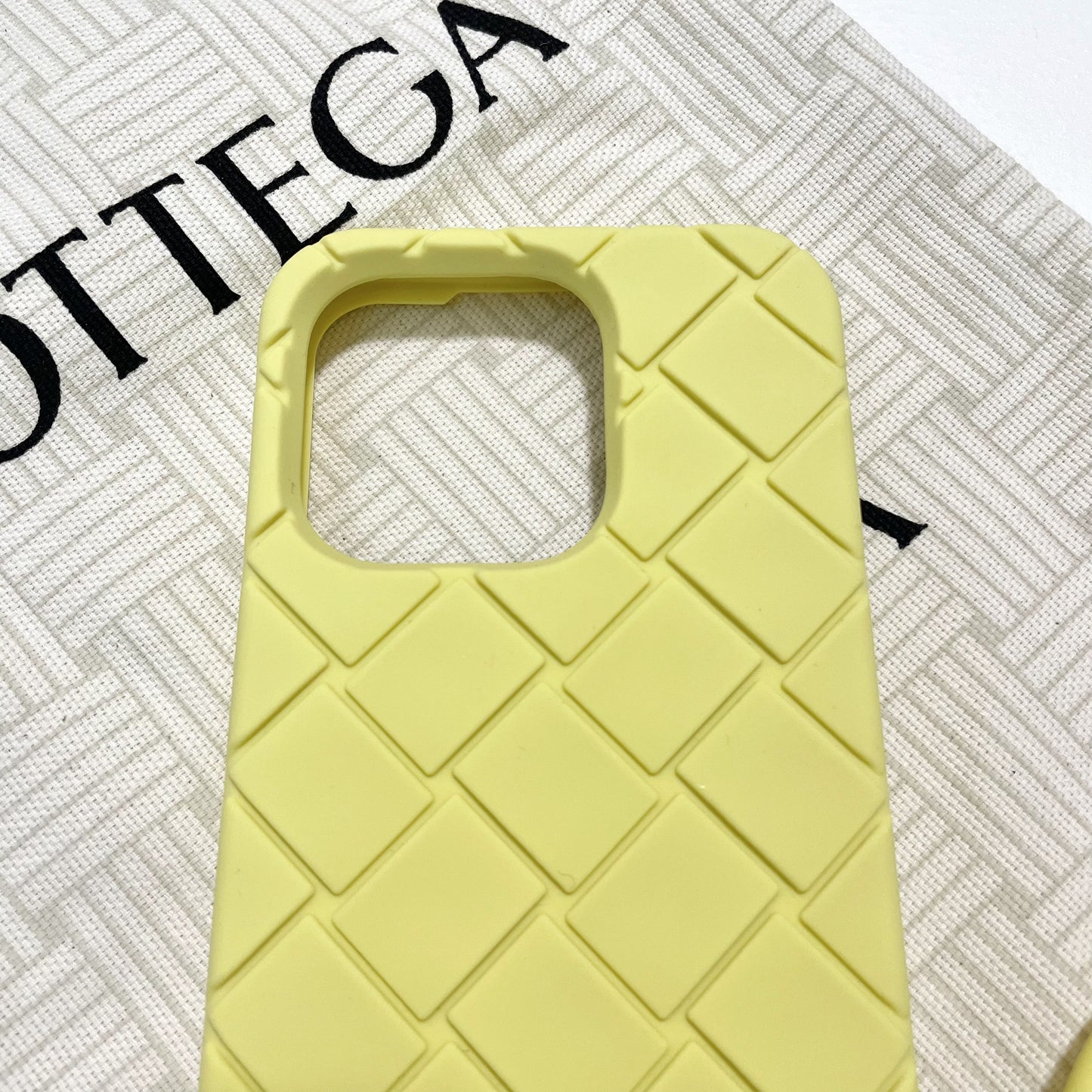 BOTTEGA VENETA ボッテガヴェネタ iPhone14 Pro ケース スマホケース イエロー アイフォン 新品未使用